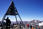 北アフリカ最高峰ツブカル山登頂とサハラ砂漠を望むオーベ…